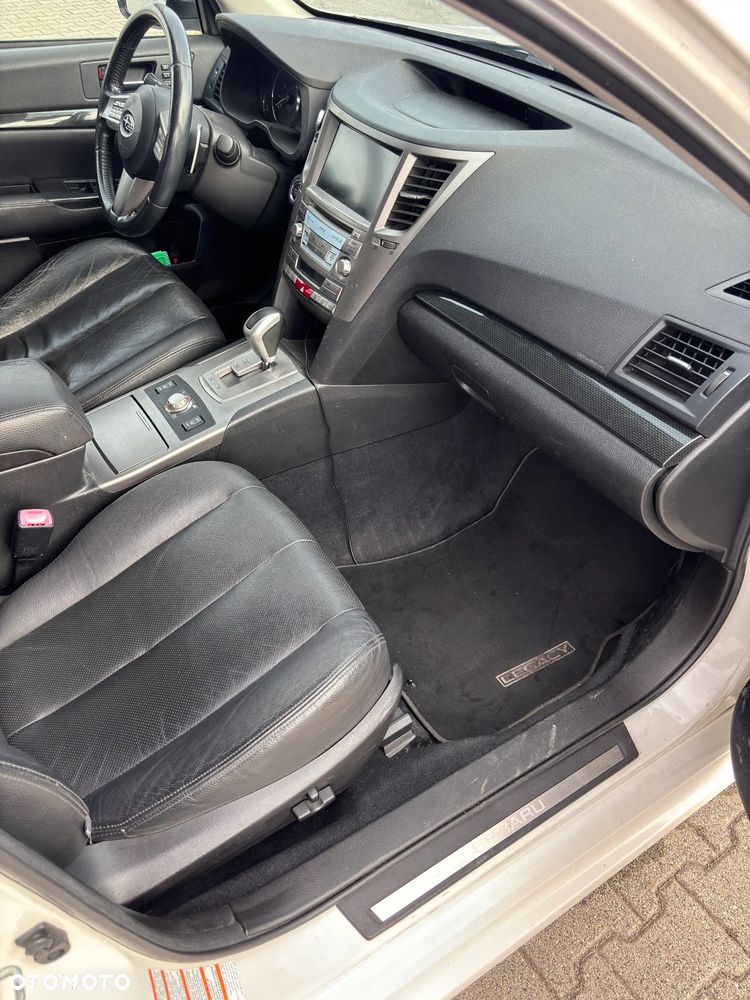 Subaru Legacy 2.5i GT - 14