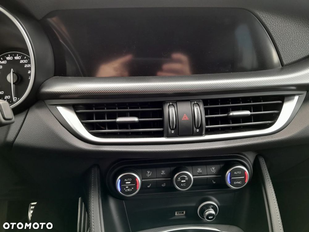 Alfa Romeo Stelvio 2.0 Turbo Veloce Q4 - 12