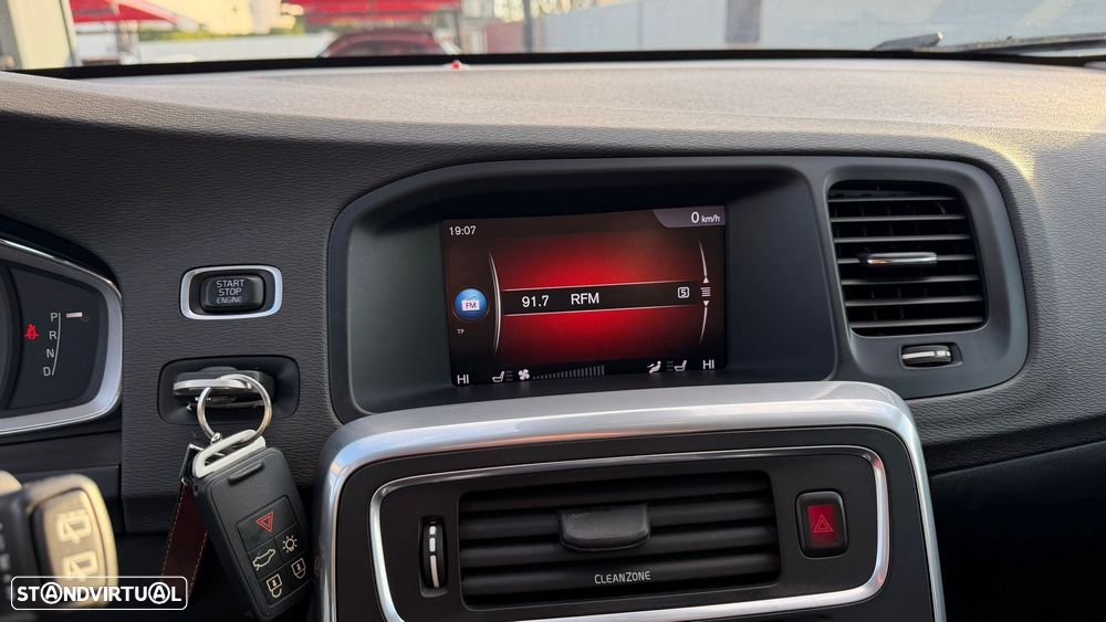 Volvo V60 2.4 D6 Momentum AWD Phev - 32