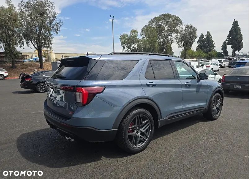 Ford Explorer - 4
