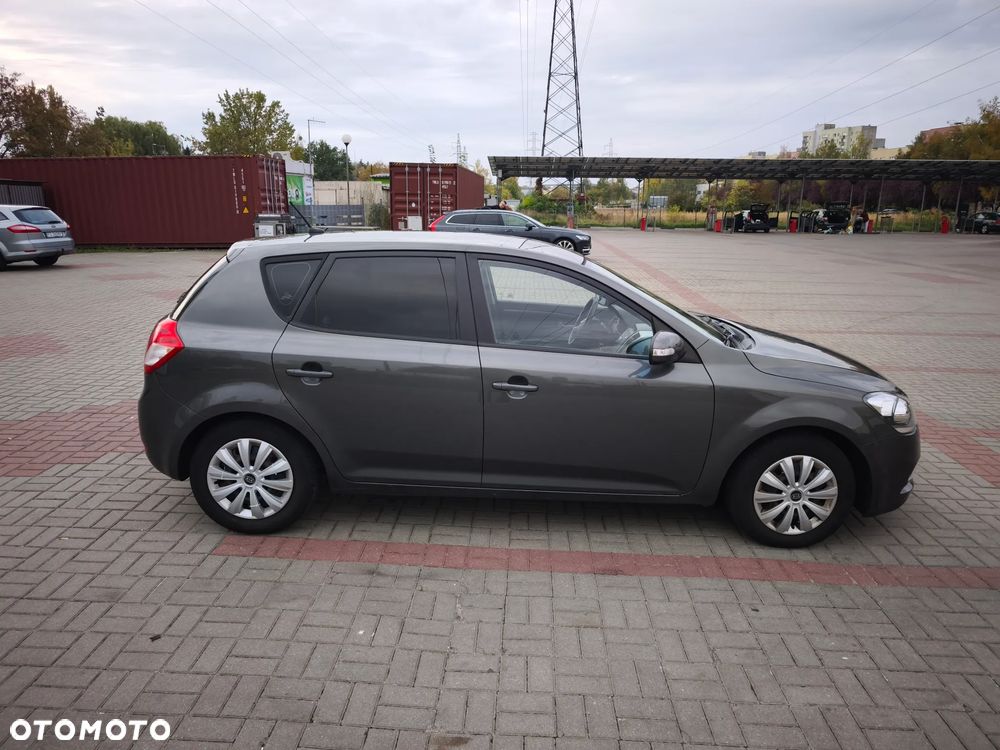 Kia Ceed 2011 photo 4