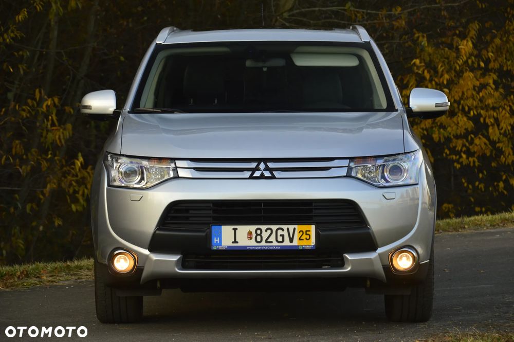 Mitsubishi Outlander 2.0 Intense + Navi 4WD CVT - 24