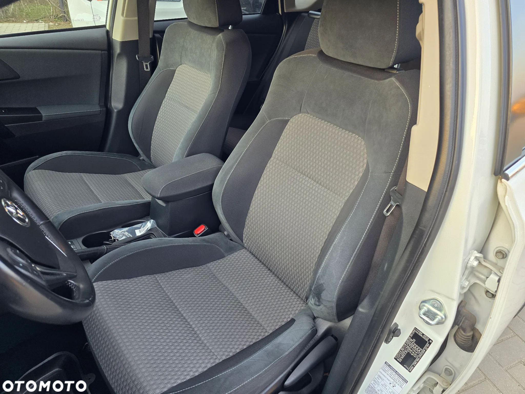 Toyota Auris - 12