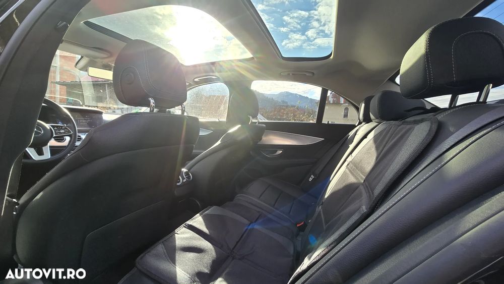 Mercedes-Benz E 220 d T 9G-TRONIC AMG Line - 37