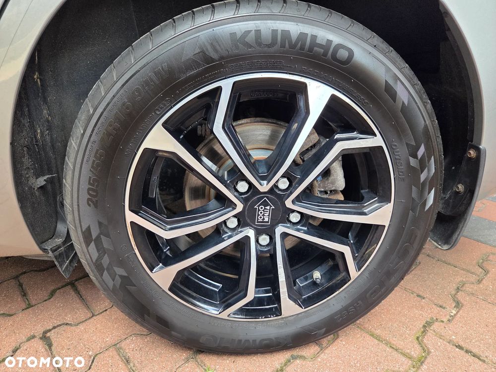 Toyota Auris 1.6 Premium Comfort - 24
