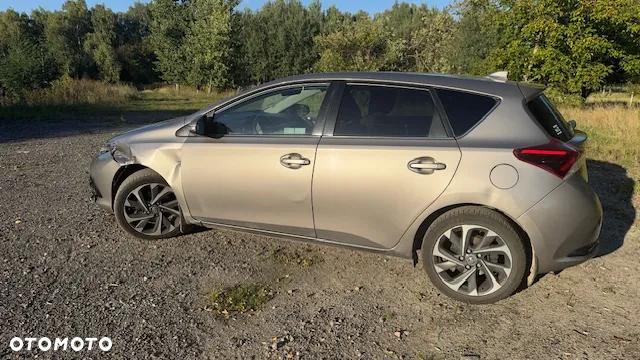 Toyota Auris 1.6 Premium Comfort - 5