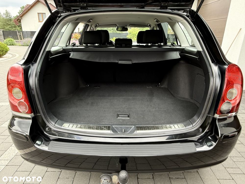 Toyota Avensis 1.8 VVT-i Combi - 38