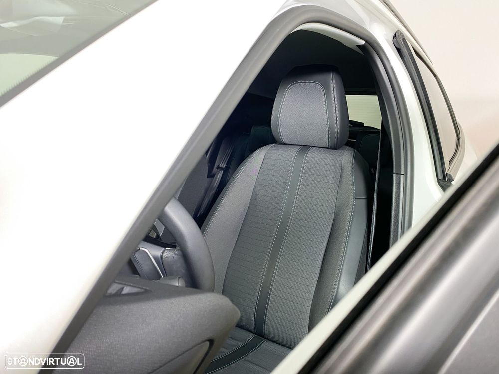 Peugeot 2008 1.2 PureTech Allure Pack EAT8 - 21