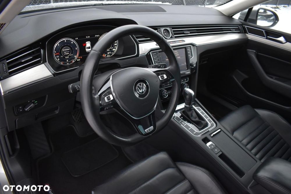 Volkswagen Passat 2.0 TDI DSG BlueMotion Technology R-Line - 14