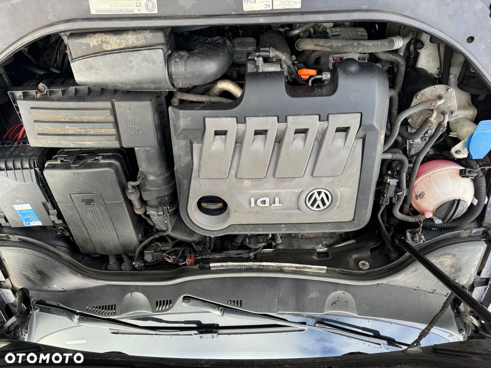 Volkswagen Passat 2.0 TDI DPF Sportline - 16
