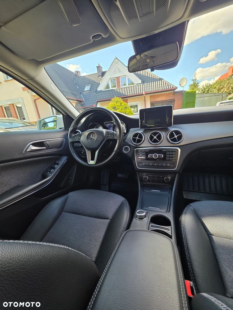 Mercedes-Benz GLA - 15