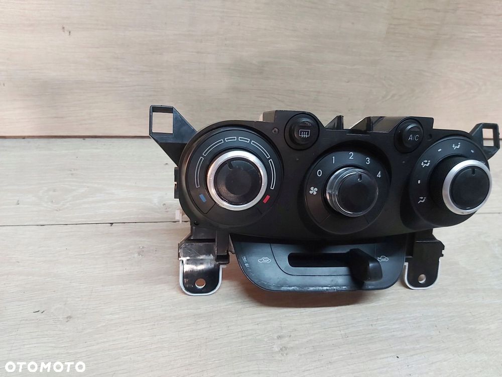 MAZDA 2 II DE Panel przełącznik nawiewu klimatyzacji UDF718D10 - 1