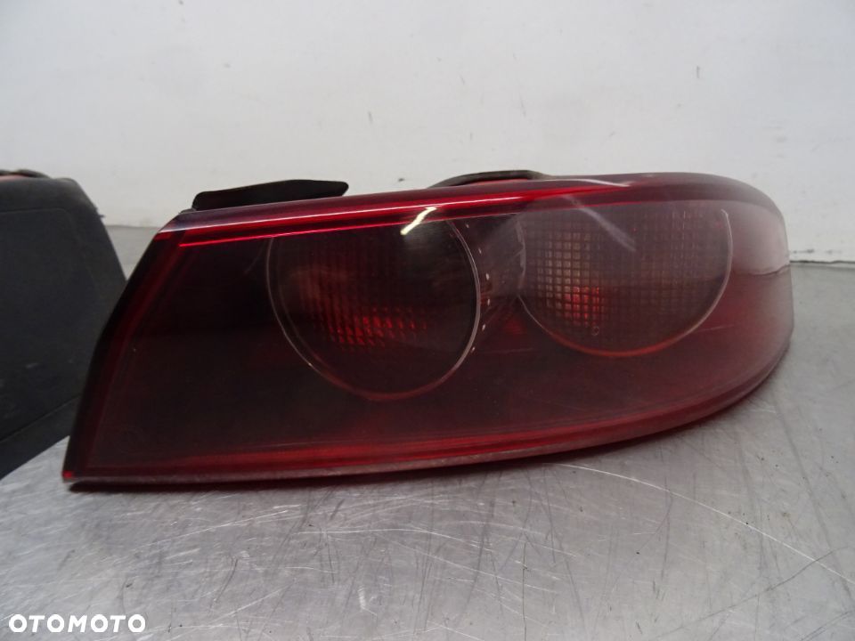 ALFA ROMEO 159 05-11 SEDAN 1.9 JTD LAMPA PRAWY LEWY TYŁ TYLNA W BŁOTNIK - 3
