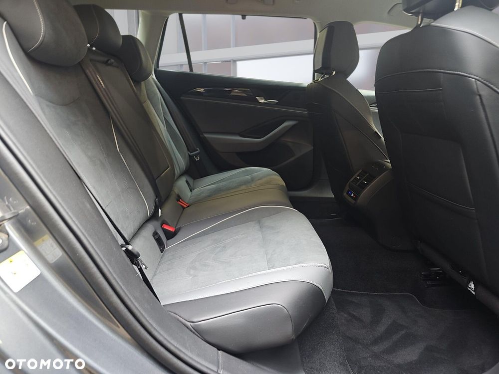 Volkswagen Passat - 12