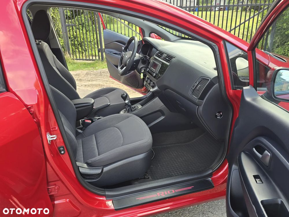 Kia Rio 1.2 L - 8