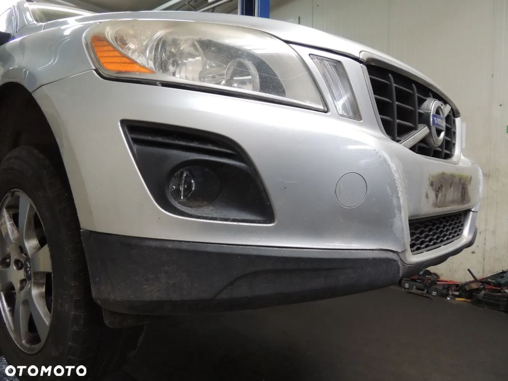 Zderzak przód VOLVO XC60 I uszkodzony - 2
