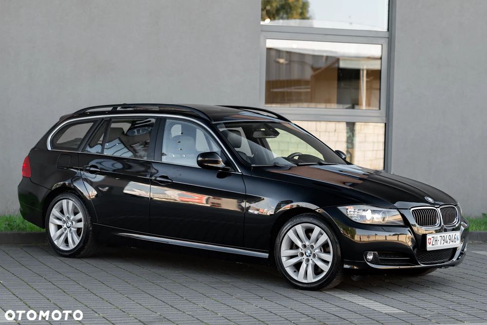 BMW Seria 3 325i xDrive Touring - 3