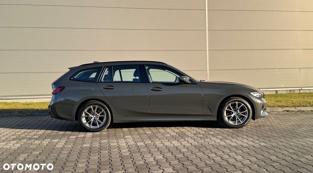 BMW Seria 3 318d Sport Line Shadow - 11