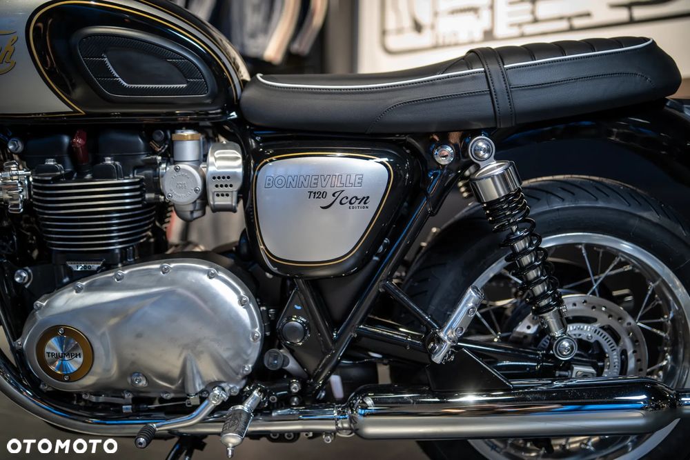 Triumph Bonneville - 14