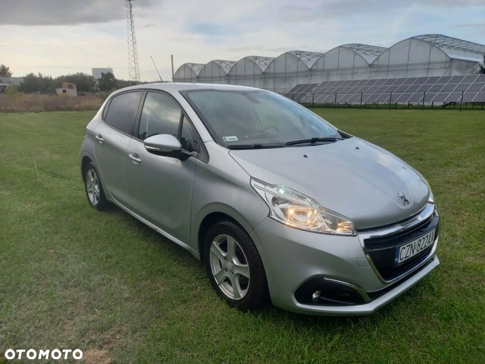 Peugeot 208 - 1