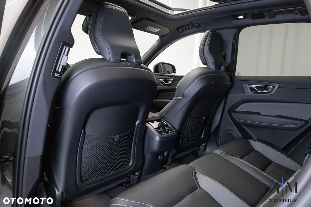 Volvo XC 60 B5 D AWD Ultimate Dark - 31