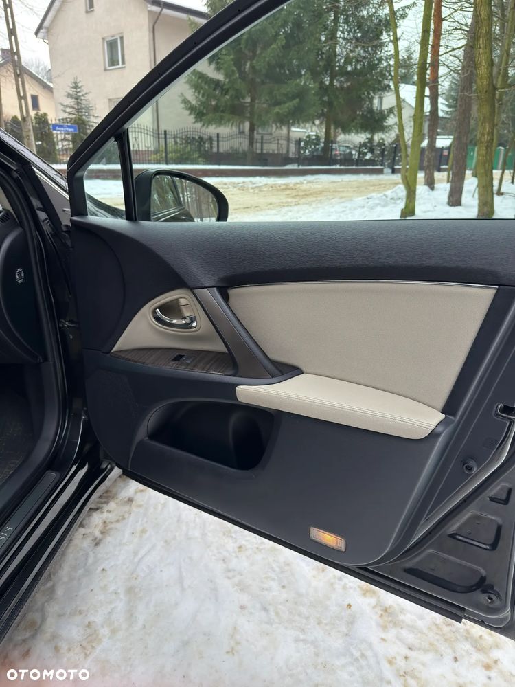 Toyota Avensis 2.2 D-4D Premium - 24