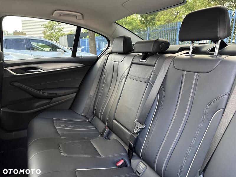 BMW Seria 5 530i xDrive mHEV - 14