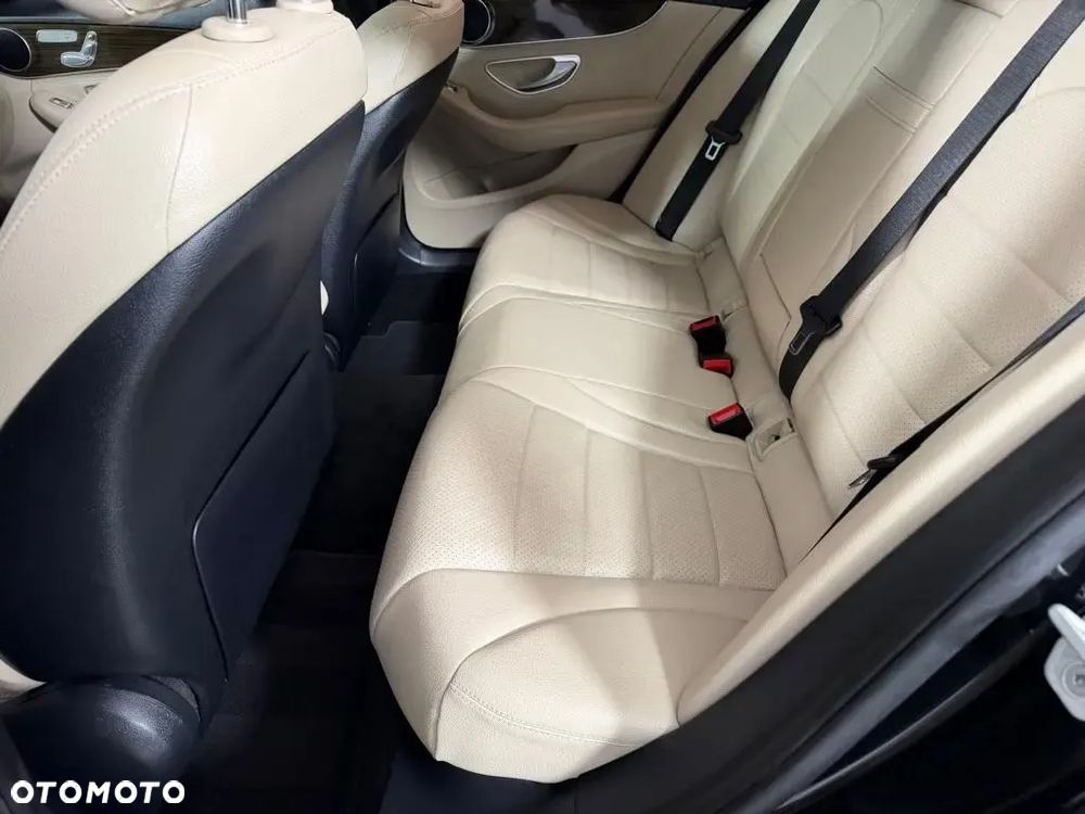 Mercedes-Benz Klasa C 300 7G-TRONIC AMG Line - 9