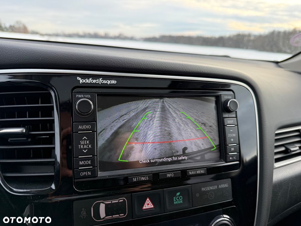 Mitsubishi Outlander 2.0 4WD Top - 24