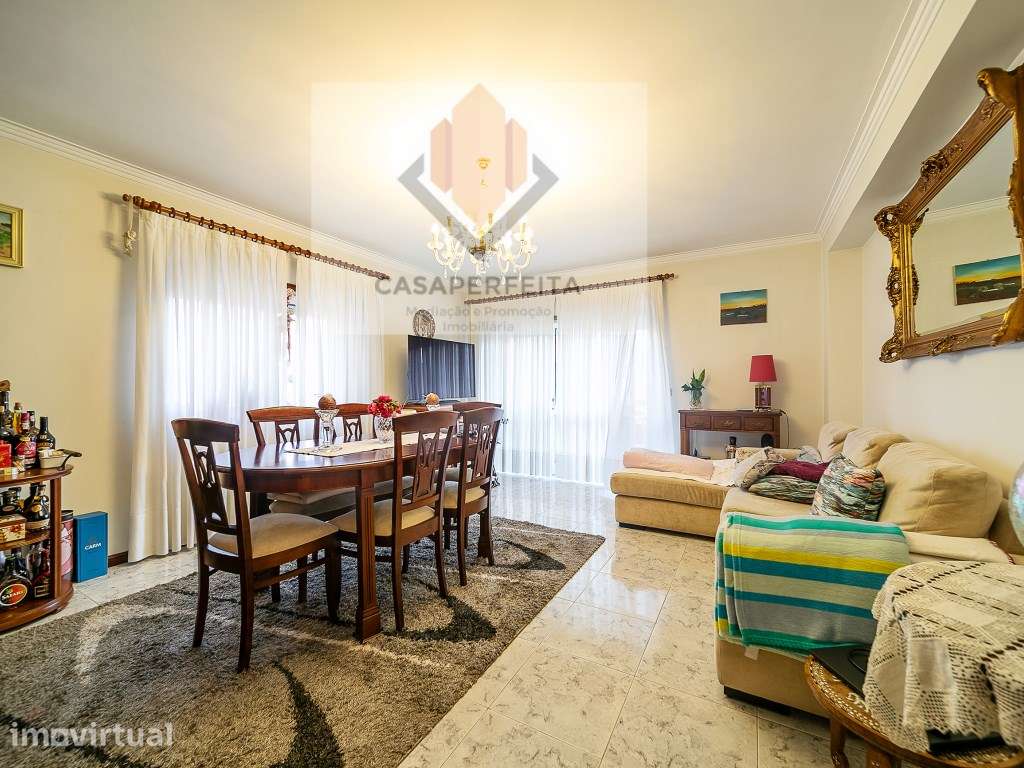 Apartamento T3 de 2 Frentes com Varanda, Box e Arrumo - Centro de Gaia - Grande imagem: 3/34