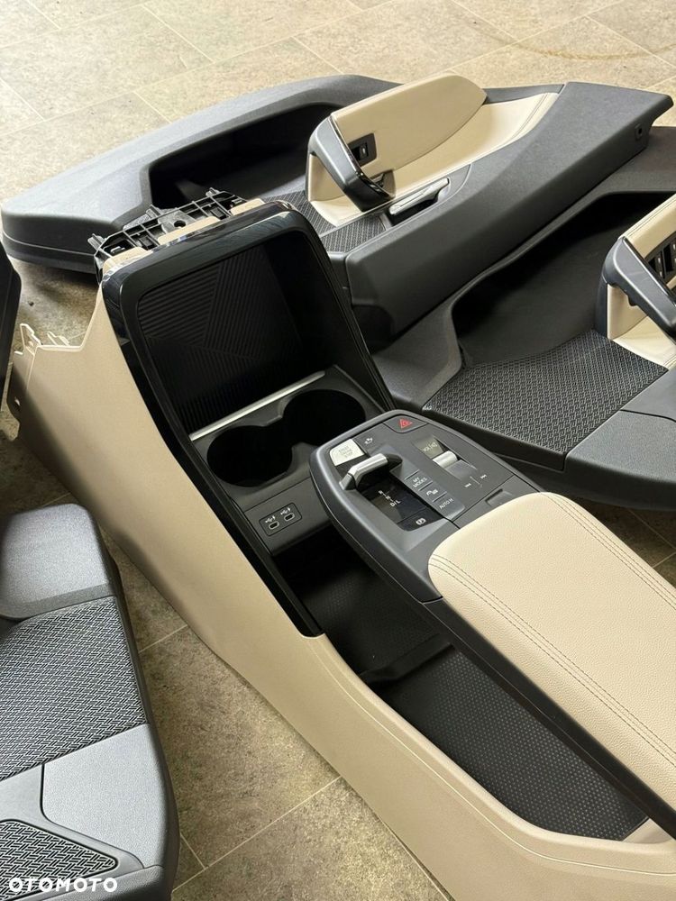 BMW X1 U11 WNĘTRZE FOTELE KANAPA BOCZKI SPORTSITZE SENSATEC OYSTER MANUAL - 9