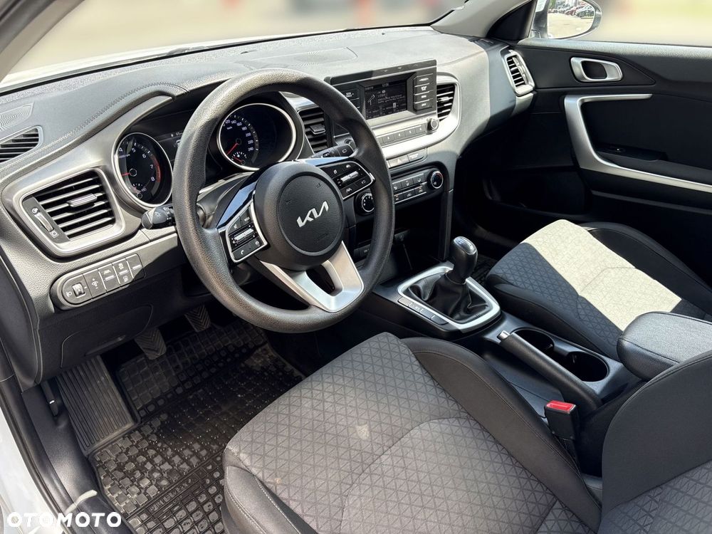 Kia Ceed - 9