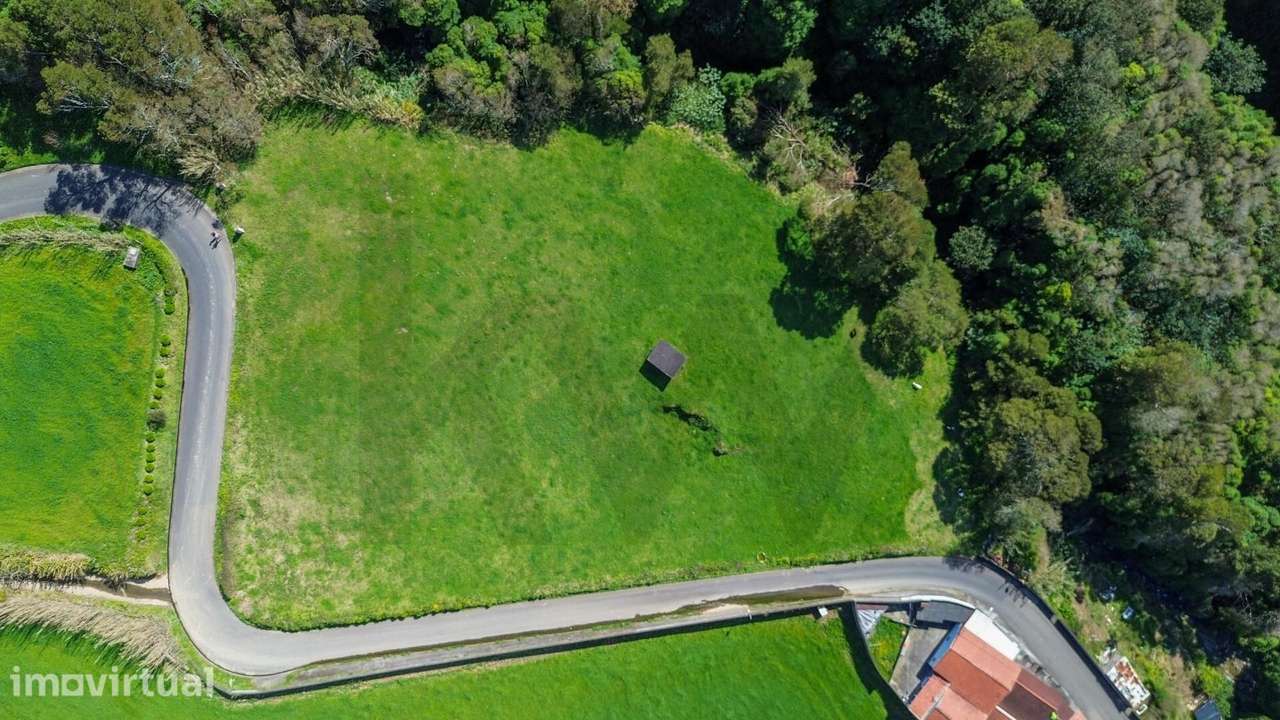 Terreno de 9.700 m2 com Elevado Potencial Turístico e Habitacional - Grande imagem: 3/17