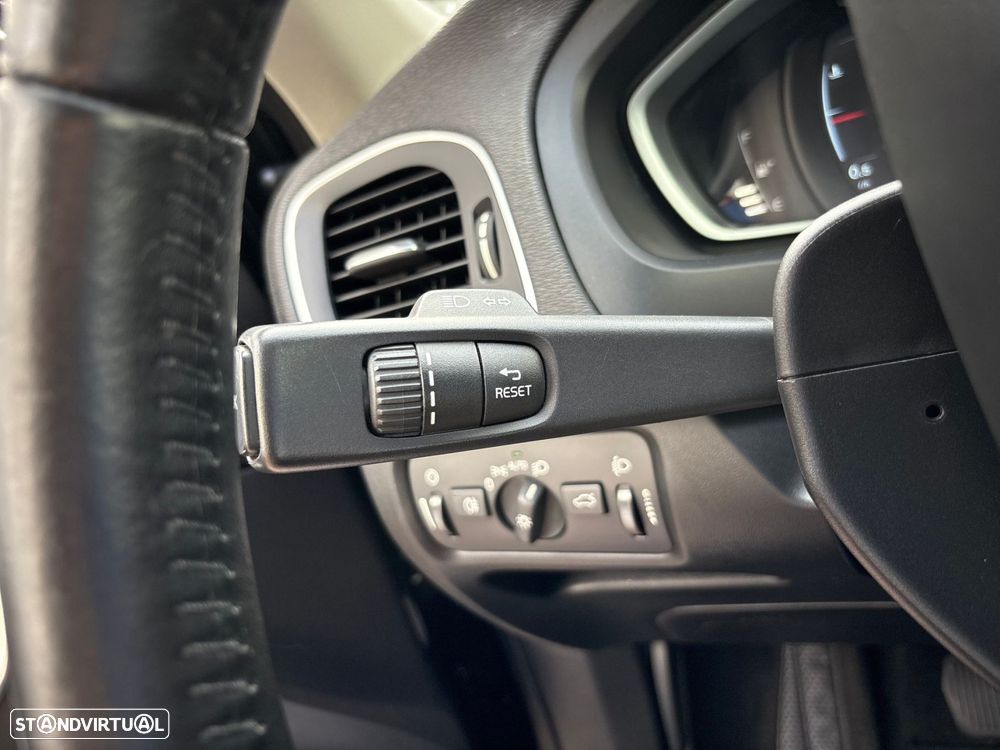 Volvo V40 2.0 D2 Momentum Eco - 14