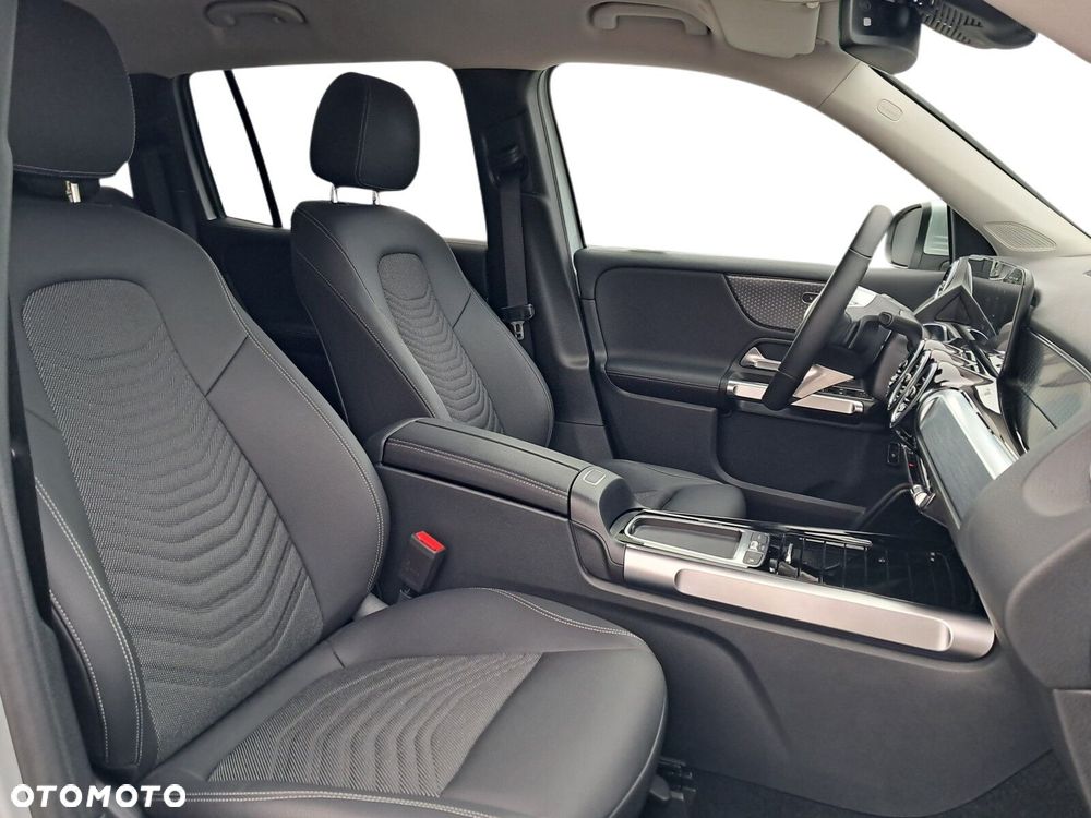Mercedes-Benz GLB - 13