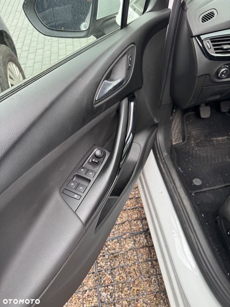 Opel Astra 1.2 T Elegance S&S - 9