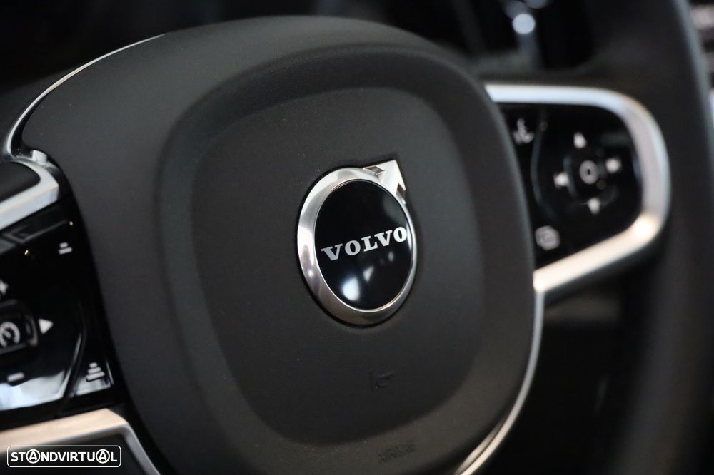 Volvo XC 60 2.0 T6 PHEV Core AWD - 23
