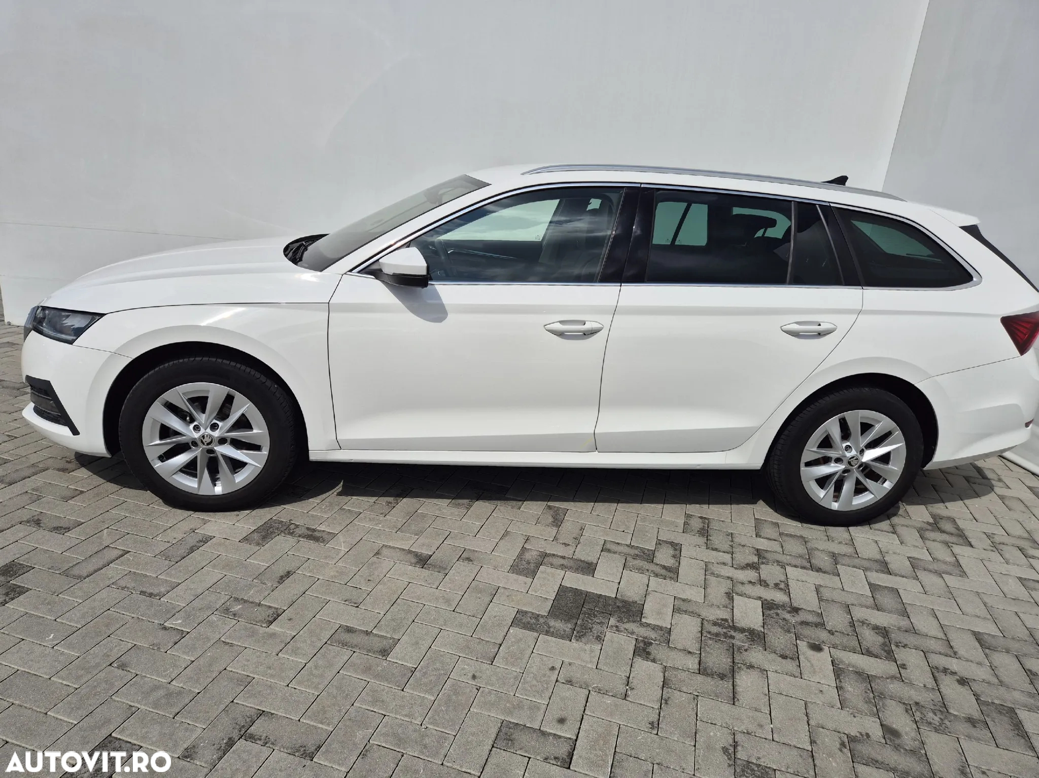 Skoda Octavia Combi 2.0 TDI DSG Style - 2