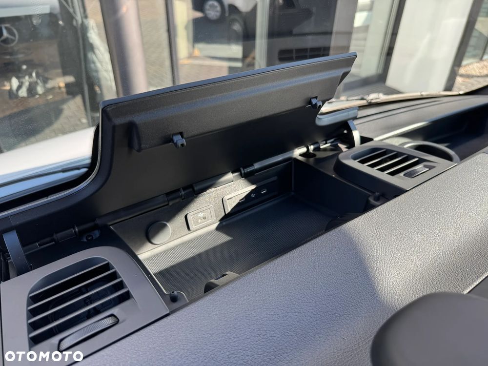Mercedes-Benz Sprinter - 25
