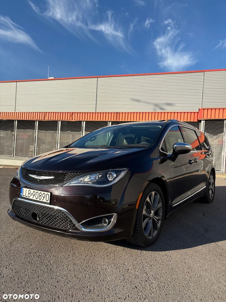 Chrysler Pacifica - 1