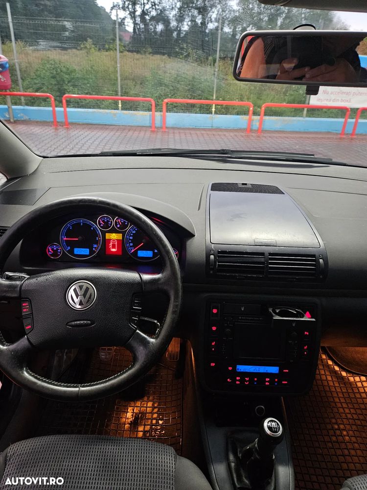 Volkswagen Sharan 1.9 TDI 4Motion Highline - 8