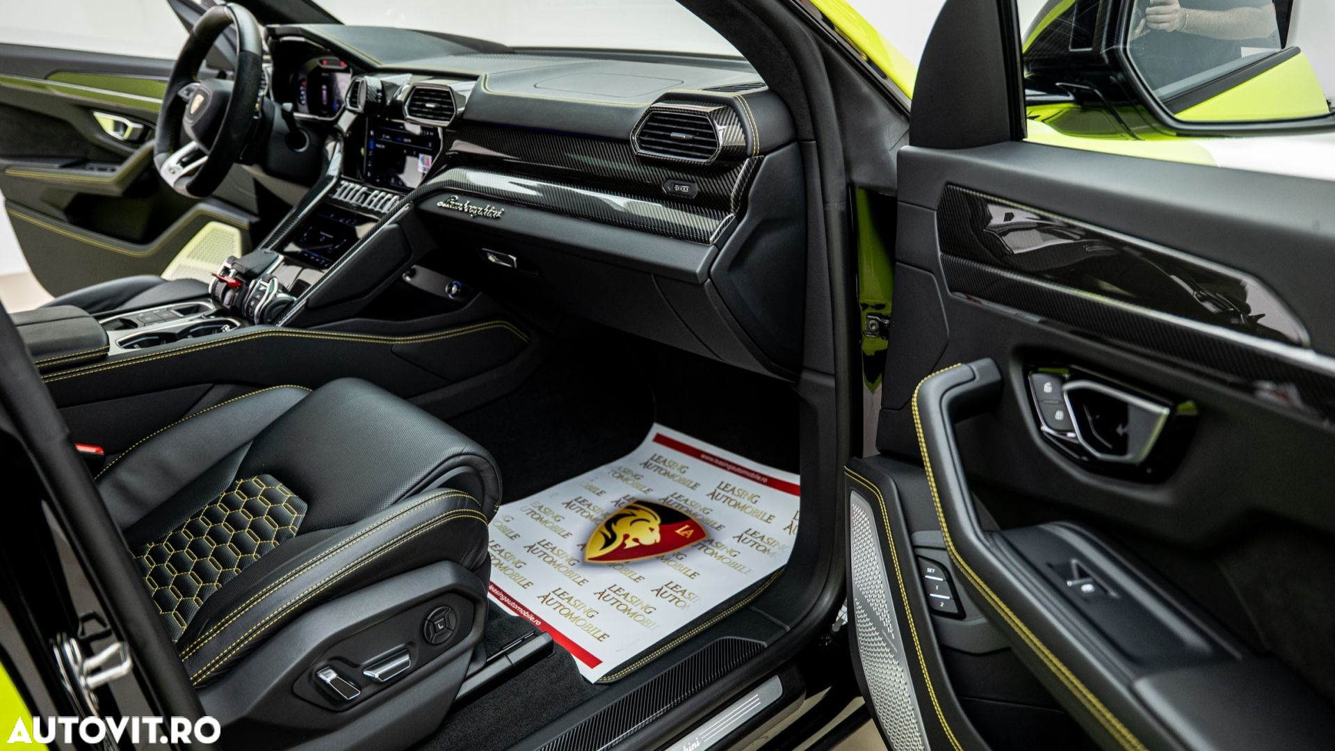Lamborghini URUS Standard - 15
