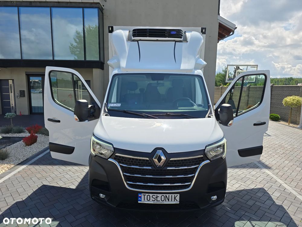 Renault MASTER CHŁODNIA 8 PALET Carrier XARIOS 350 -20*C +20*C 230V STACJONARNE PODŁĄNCZENIE TYLN OŚ BLIŻNIACZA WZMOCNIONA SALON POLSKA 125Tyś km SERWIS ASO RENO DO OSTATNIEGO Km GWARANCJA BOGATA OPCJA WYPOSAŻENIA LEDY HALOGENY TEMPOMAT FOTEL KIEROWCY PNEŁMATYCZNY - 28