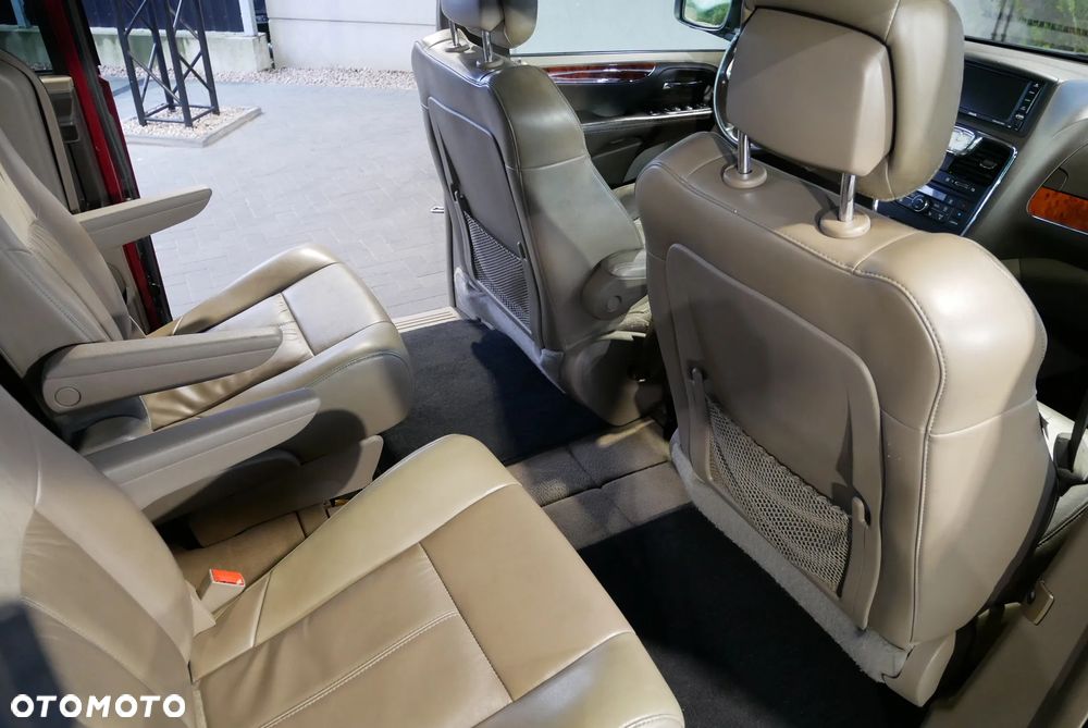 Chrysler Town & Country 3.6 Limited - 21