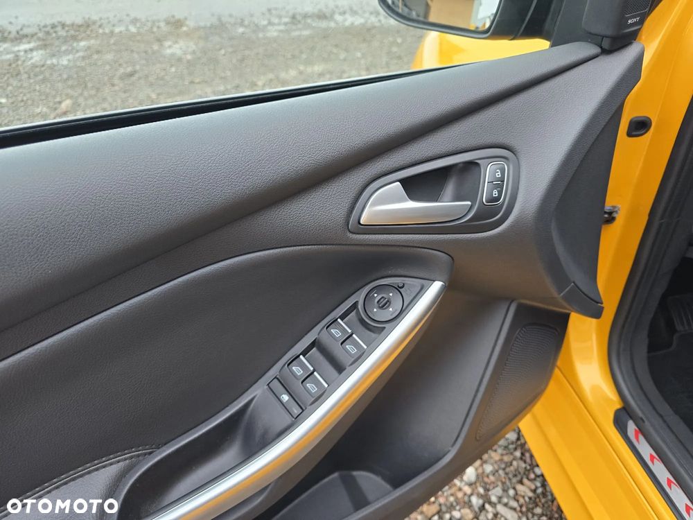 Ford Focus 2.0 EcoBoost ST mit Leder-Sport-Paket - 14