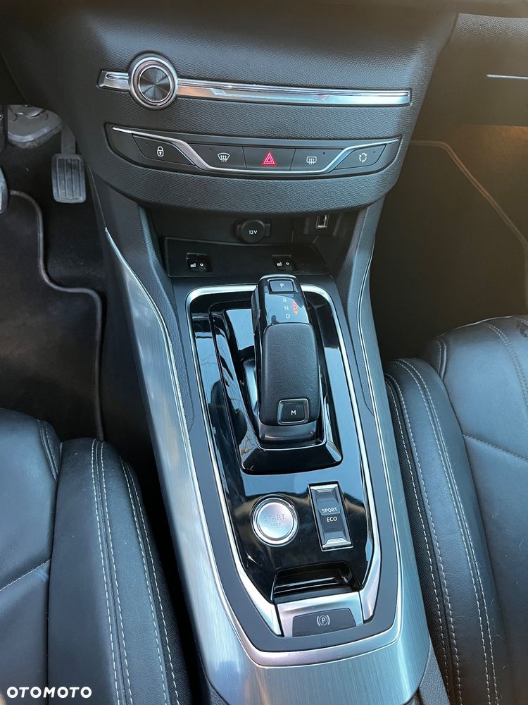 Peugeot 308 1.2 PureTech GPF Road Trip S&S EAT8 - 23