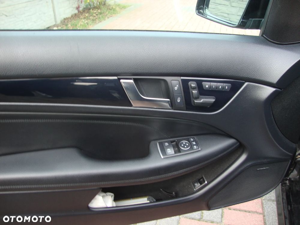 Mercedes-Benz Klasa C 350 CGI BlueEff - 9