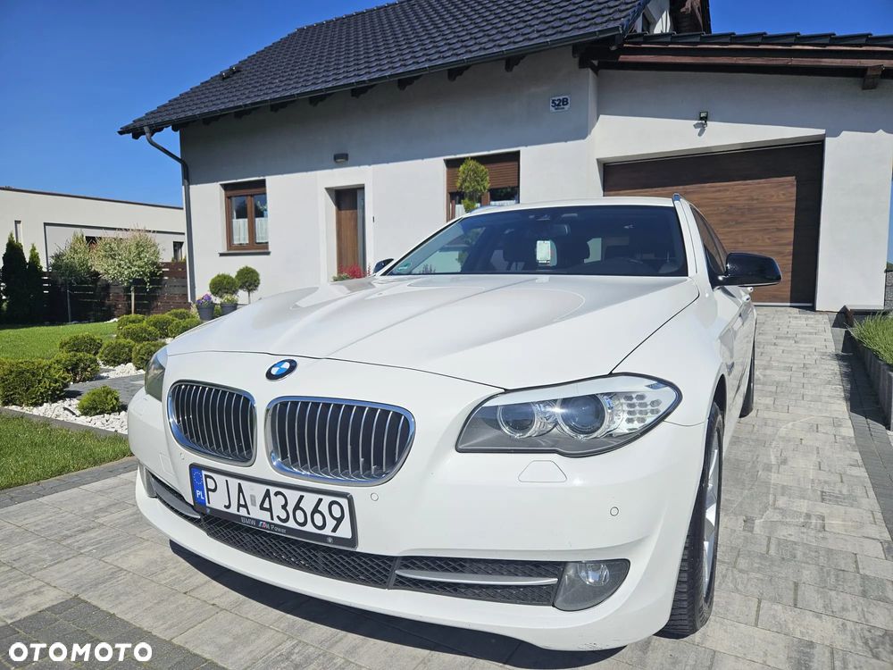 BMW Seria 5 525d xDrive - 14