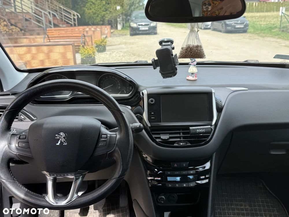 Peugeot 208 - 1