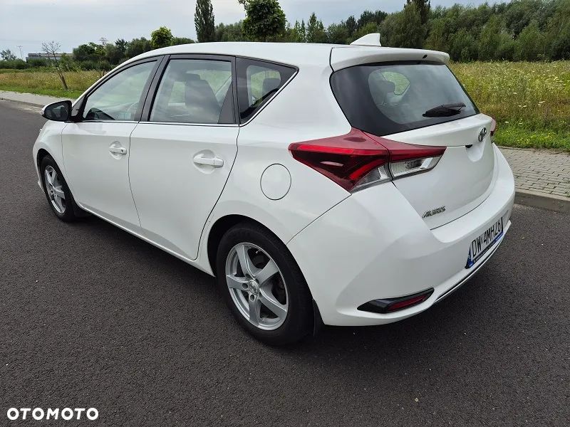 Toyota Auris 1.6 Premium - 4